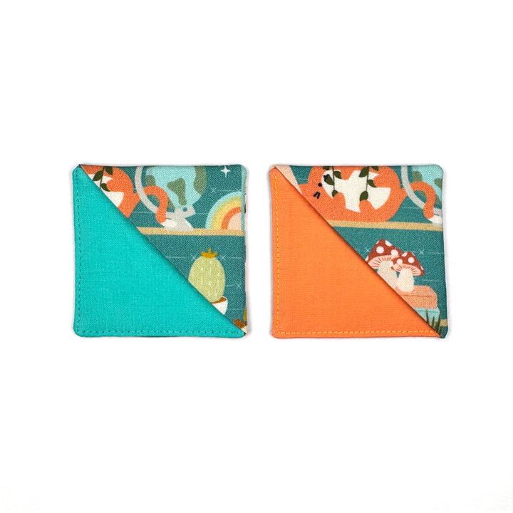Corner Bookmark | cats on shelves