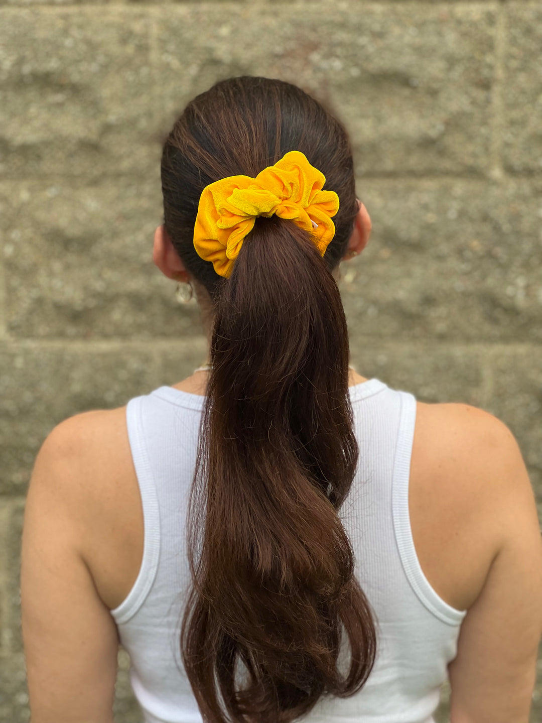 Luxe Velvet Scrunchie | mango