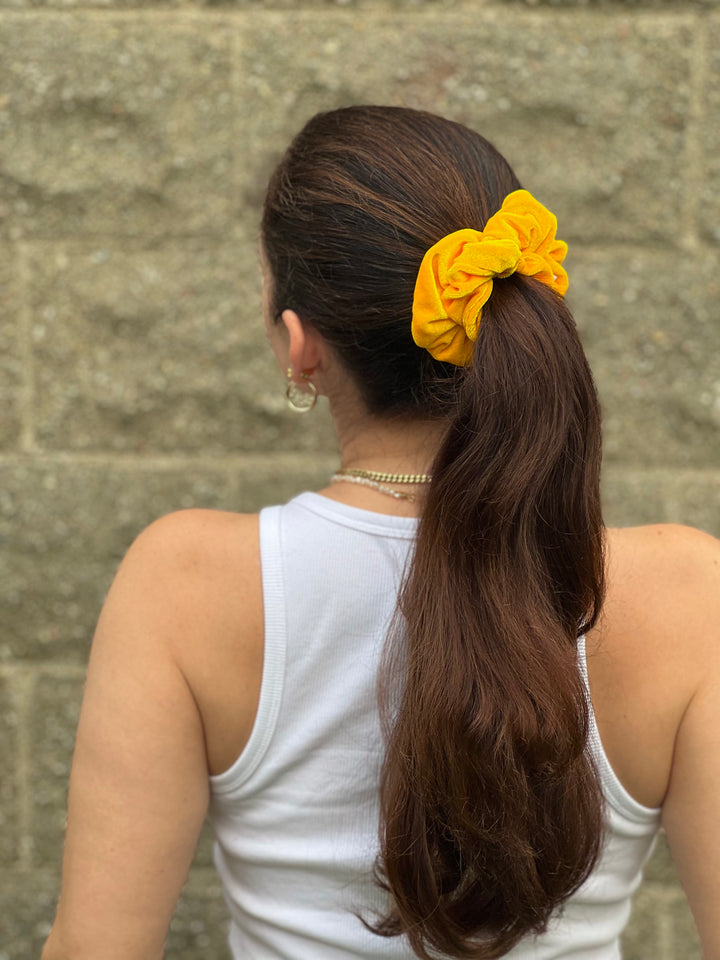 Luxe Velvet Scrunchie | mango